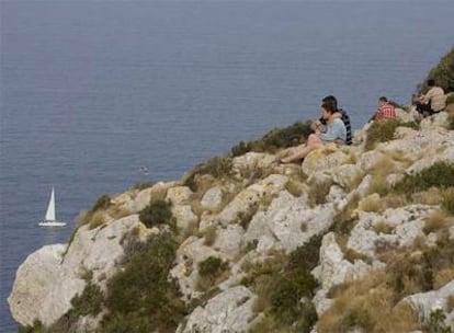 Mirador sobre el mar en el cabo de San Antonio, en el parque natural del macizo del Montgó.