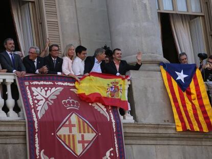 Guerra de banderes a l'Ajuntament de Barcelona.