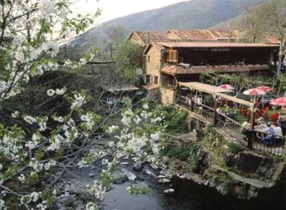 La aldea de Bárcena Mayor, en el municipio cántabro de Los Tojos.