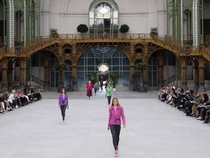 El desfile de Chanel en el Grand Palais de París.