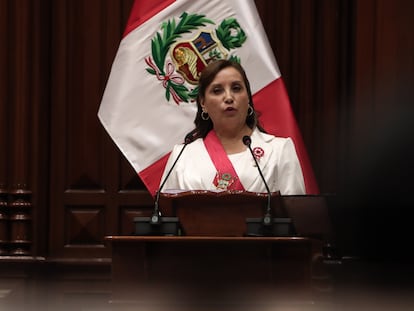 La presidenta de Perú, Dina Boluarte, en un discurso en el Congreso el pasado julio.