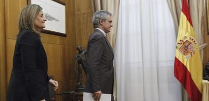 El director de Empleo de la OCDE y Fátima Báñez