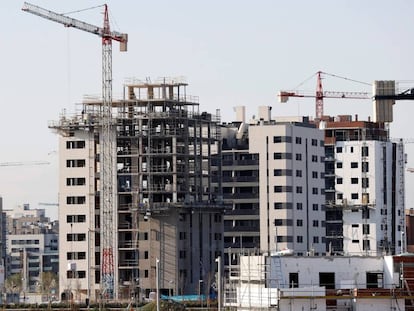 Bloques de viviendas en construcción en el barrio madrileño de El Cañaveral.