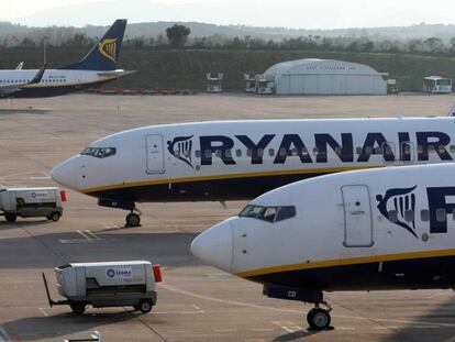Aviones de Ryanair en el aeropuerto de Girona.