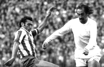 Stielike durante un Real Madrid-Sporting de Gij&oacute;n en 1984