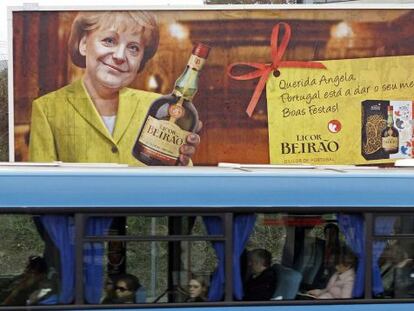 Una marca de licor portuguesa utiliza a Merkel como reclamo.