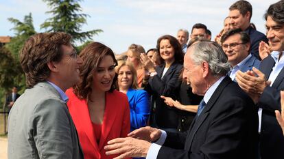 Isabel Díaz Ayuso y José Luis Martínez Almeida durante la presentación de las candidaturas a la Comunidad y el Ayuntamiento de Madrid.