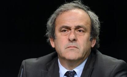 Michel Platini em entrevista coletiva em maio. 