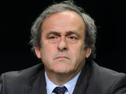 Michel Platini em entrevista coletiva em maio. 