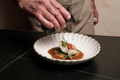 Salmonete de la rula de Avilés con 'parmentier' de su propio hígado, frejoles de Corias y jugo de su cabeza.