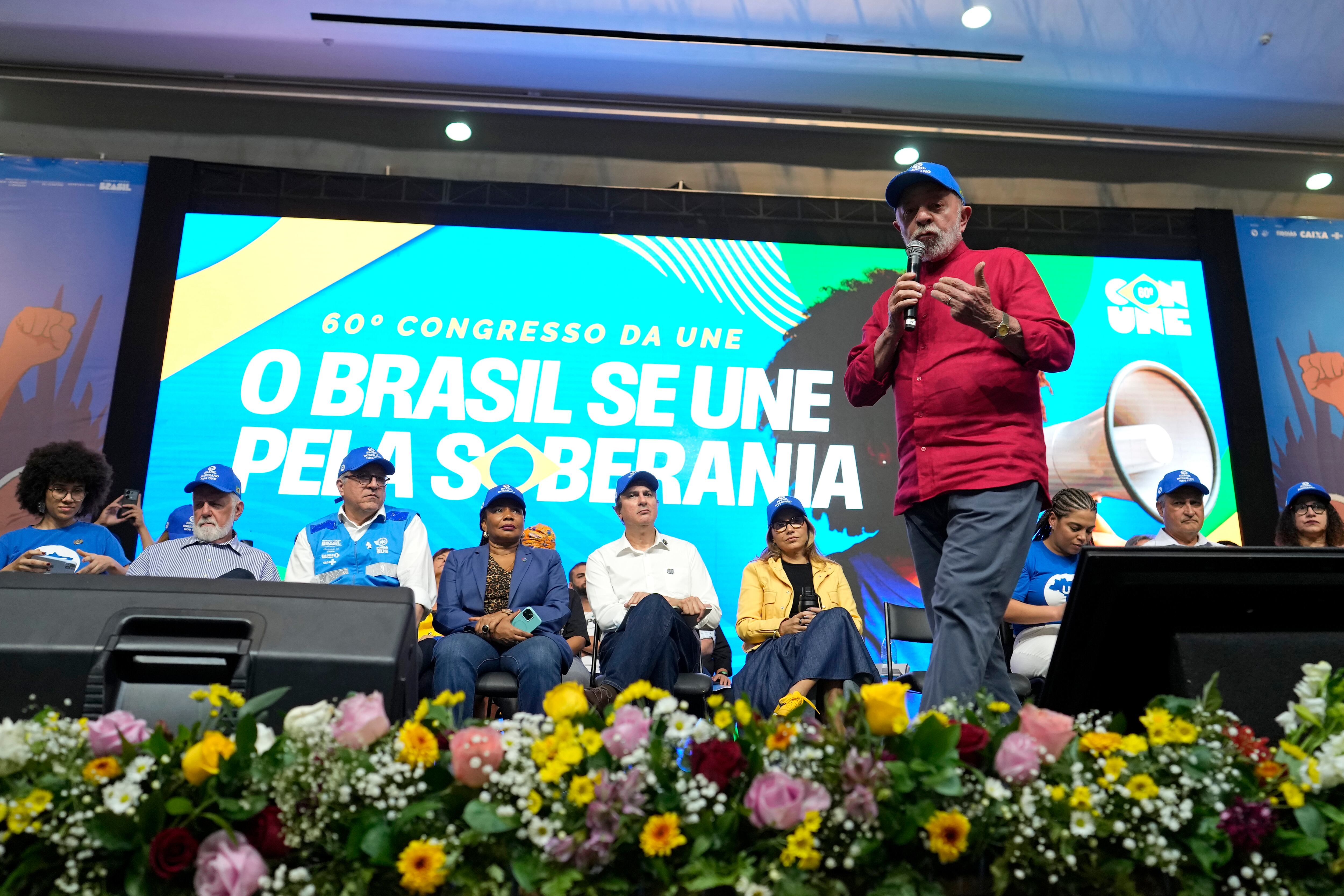 Lula acusa a Trump de chantajear a Brasil por su defensa a Bolsonaro