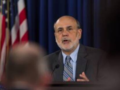 Desde mayo, el presidente de la Fed, Ben Bernanke (imagen) ha estado indicando que el banco central estaba preparándose para poner fin progresivamente a ese programa de estímulo monetario. EFE/Archivo