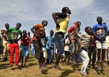 Sudaneses del Sur bailan en el Mausoleo de John Garang, celebrando su cuarto aniversario de su independencia. Sud&aacute;n del Sur es el pa&iacute;s m&aacute;s joven del mundo. 