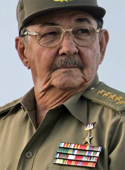 Raúl Castro, durante un desfile militar en 2006 en La Habana.