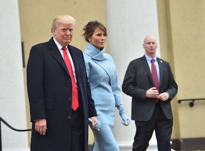 Donald Trump y Melania Trump abandonando la iglesia St. John.