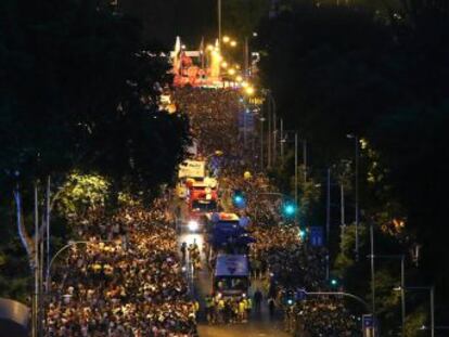 Fernando Grande-Marlaska, de Interior, y Carmen Montón, de Sanidad, Consumo y Bienestar, se suman a una manifestación multitudinaria