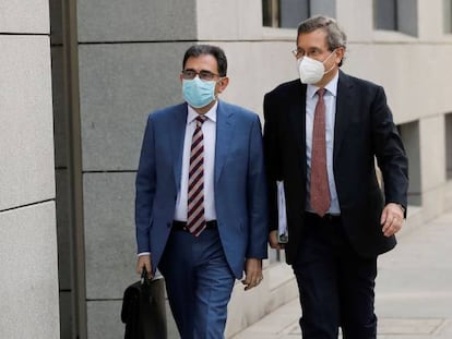  El exconsejero delegado del grupo DIA, Ricardo Currás (d) a su llegada a la Audiencia Nacional en Madrid este martes