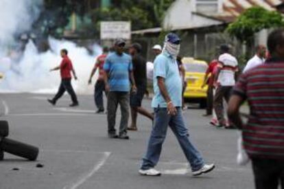 El Ministerio Público dijo en un comunicado que hasta hoy la Fiscalía Auxiliar registra que 74 personas pasaron por esa dependencia, de los cuales 31 están detenidas, 34 recibieron medidas cautelares y 9 fueron liberadas en la capital.EFE/Archivo