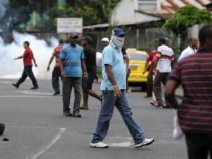 El Ministerio Público dijo en un comunicado que hasta hoy la Fiscalía Auxiliar registra que 74 personas pasaron por esa dependencia, de los cuales 31 están detenidas, 34 recibieron medidas cautelares y 9 fueron liberadas en la capital.EFE/Archivo