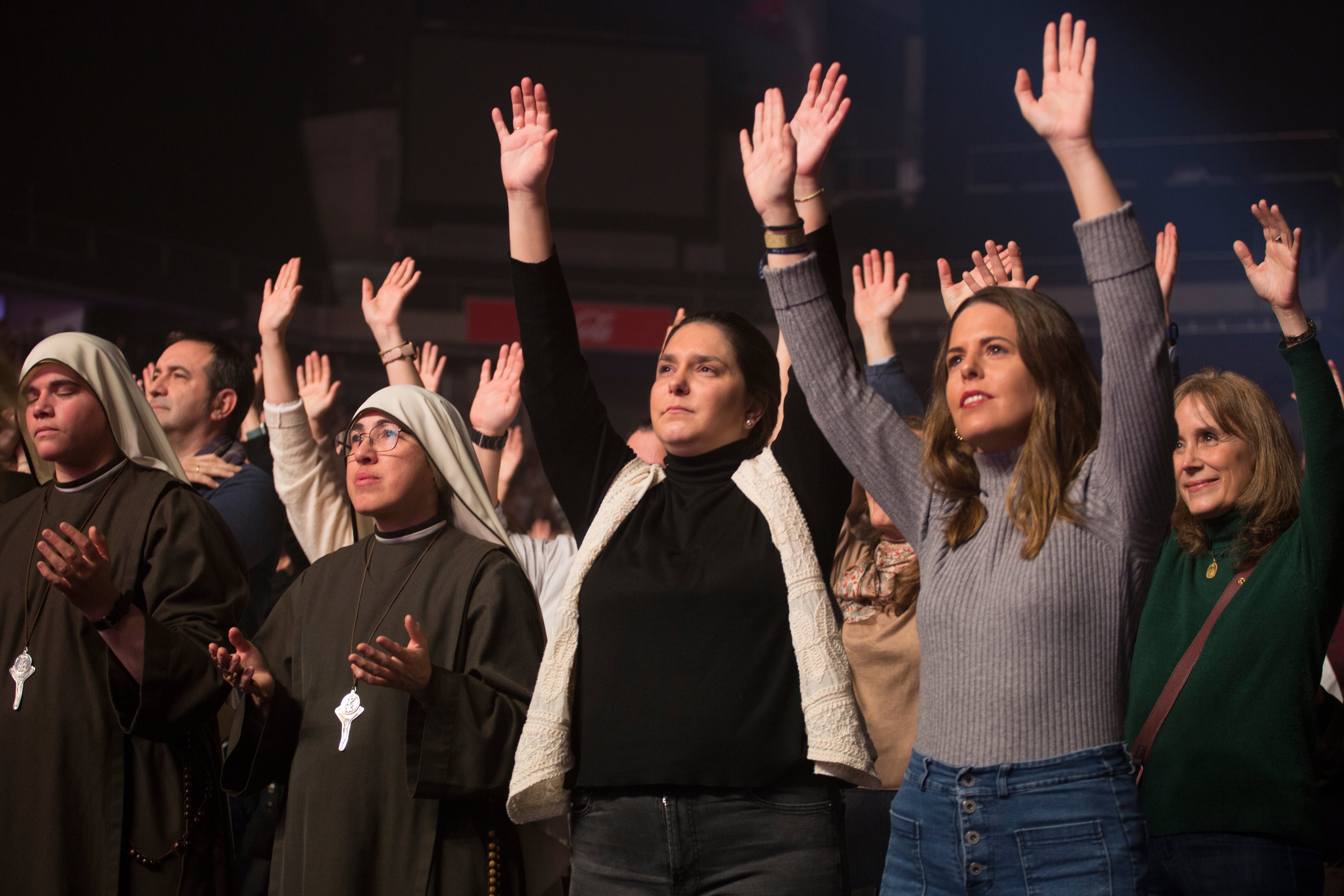 Rezo masivo en el Movistar Arena: “Creer en Dios está trending topic”