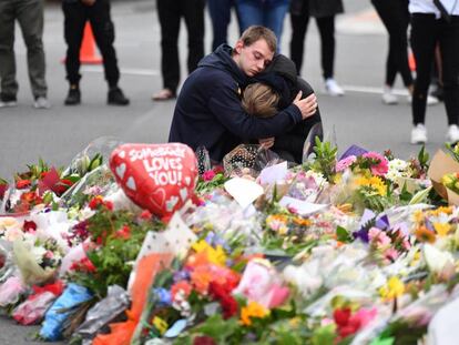 Flores en Christchurch en honor de los 49 muertos en el atentado terrorista en Nueva Zelanda. 