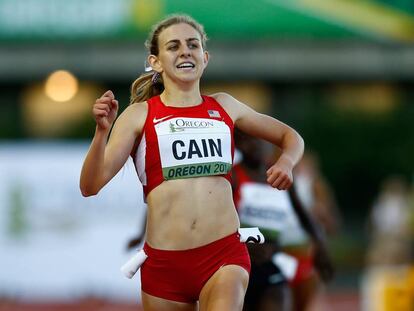 Mary Cain en la final de la carrera de los 3.000 metros del mundial juvenil IAAF.