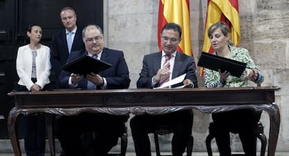 Firma del convenio de colaboración del Consell con el CGPJ y la Federacion Valenciana de Municipios y Provincias.