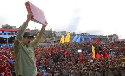 Nicolás Maduro durante un desfile militar en La Guaira, el pasado sábado.