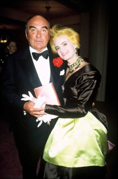 La princesa Gloria Von Thurn Und Taxis y su esposo, el príncipe Johannes von Thurn Und Taxis, en una fiesta en París, en 1988.