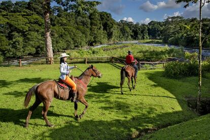 Excursión a caballo por el cantón de Sarapiquí, en Costa Rica.
