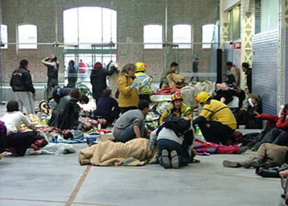 El polideportivo de Daoíz y Velarde, en construcción cerca de la estación de Atocha, adonde los primeros socorristas fueron llevando a los heridos.