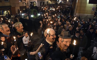 La procesión del Entierro de Genarín por las calles de León, en la Semana Santa de 2017. 
 