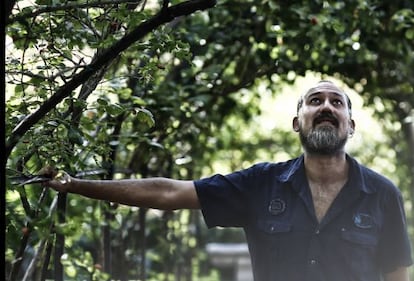 El actor Daniel Albaladejo, en el jardín del Príncipe de Anglona.