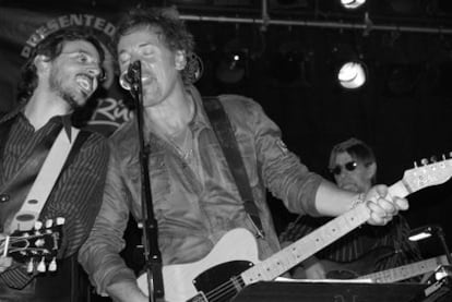 Jorge Otero y Bruce Springsteen, en un concierto en Nueva Jersey en 2006.