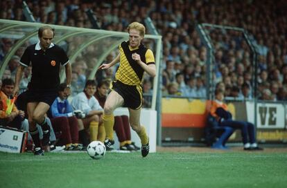 Matthias Sammer corriendo la banda en 1993. (Getty)