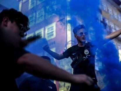 Seguidores del Manchester City en Oporto.