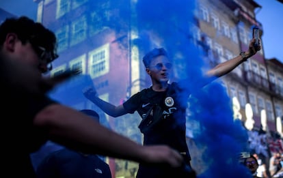 Seguidores del Manchester City en Oporto.