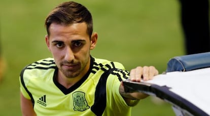 Paco Alcácer, durante un entrenamiento de la selección.