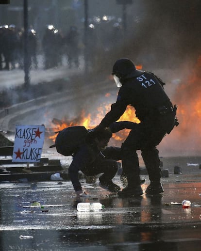 La CNN, que cita la Policia, xifra en 350 el nombre d'activistes detinguts.