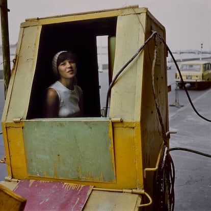 'Girl in a box', Leningrado, 1981.