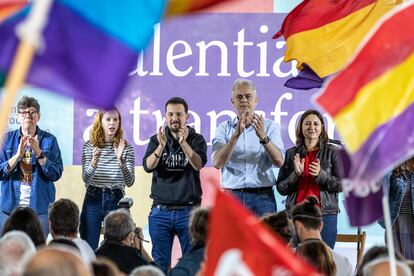 De izquierda a derecha, Pilar Lima, Lilith Verstrynge, Pablo Iglesias. Héctor Illueca y Rosa Pérez Garijo, este viernes en Valencia.