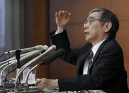 El gobernador del Banco de Japón, Haruhiko Kuroda, comparece en una rueda de prensa en Tokio, Japón. EFE/Archivo