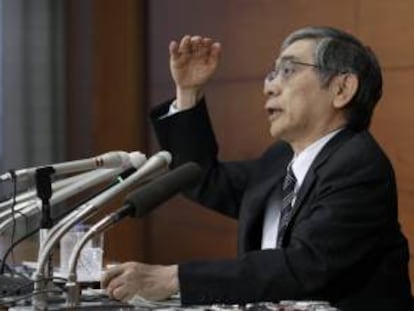 El gobernador del Banco de Japón, Haruhiko Kuroda, comparece en una rueda de prensa en Tokio, Japón. EFE/Archivo