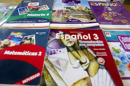 Durante el gobierno del presidente Andrés Manuel López Obrador se han registrado diversas problemáticas relacionadas con el diseño, impresión y distribución de los libros de texto gratuitos de la SEP.