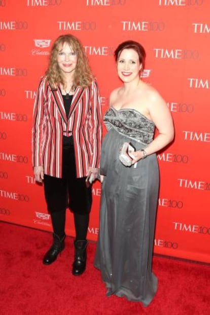 Mia Farrow y su hija Dylan en la Gala 100 TIME, en abril de 2016.