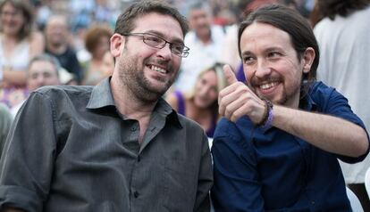 Pablo Iglesias junto a Albano Dante Fachin, ganador de las primarias de Podemos para el 27-S.