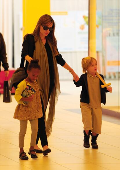 Angelina Jolie con sus hijas en Hungría el pasado septiembre