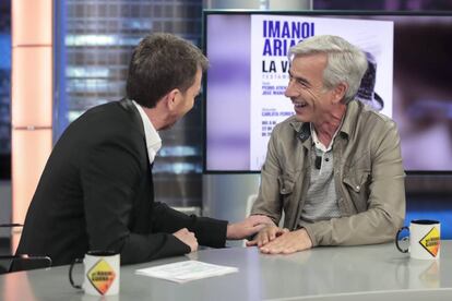 El actor Imanol Arias y el presentador Pablo Motos.