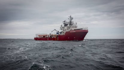 El 'Ocean Viking', el nuevo barco humanitario de las ONG SOS Méditerranée y MSF. 