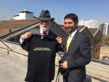 Vinton Cerf i Puigneró a la terrassa del Museu d'Història.
 